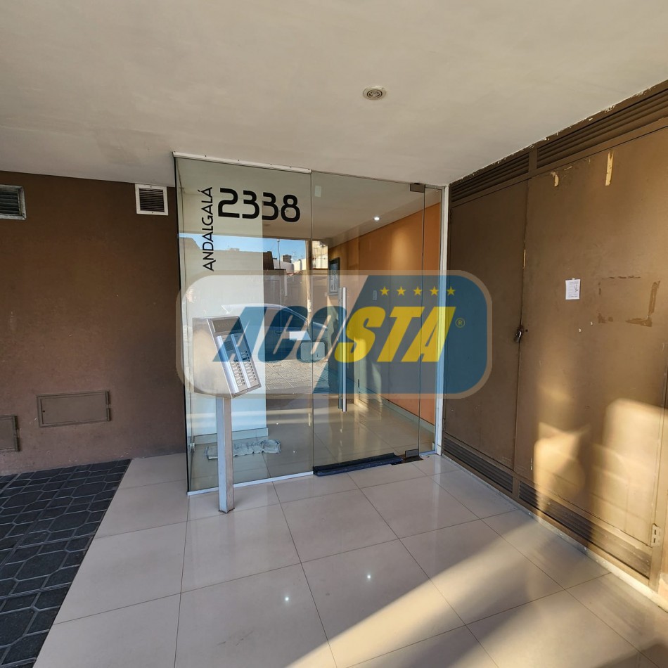 ALQUILER DTO. MONOAMBIENTE AL FRENTE, CON BALCON , SUM Y SOLARIUM