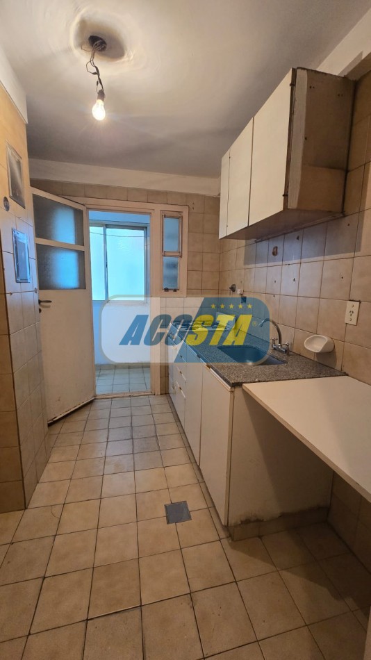 DEPARTAMENTO DE 3 AMBIENTES CON BALCON Y COCHERA