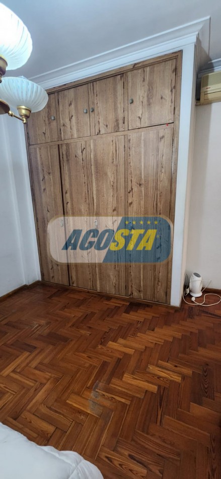 CASA 3 AMBIENTES EN BARRIO NAON, CON FONDO Y GARAGE