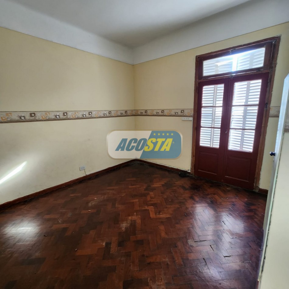 ALQUILER DTO. 2 AMBIENTES, AMPLIO CON BALCON A LA CALLE