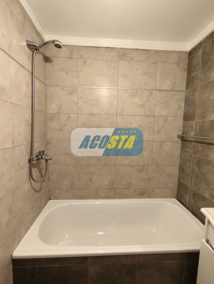ALQUILER MONOAMBIENTE CON COCHERA Y PATIO, BARRIO NAON