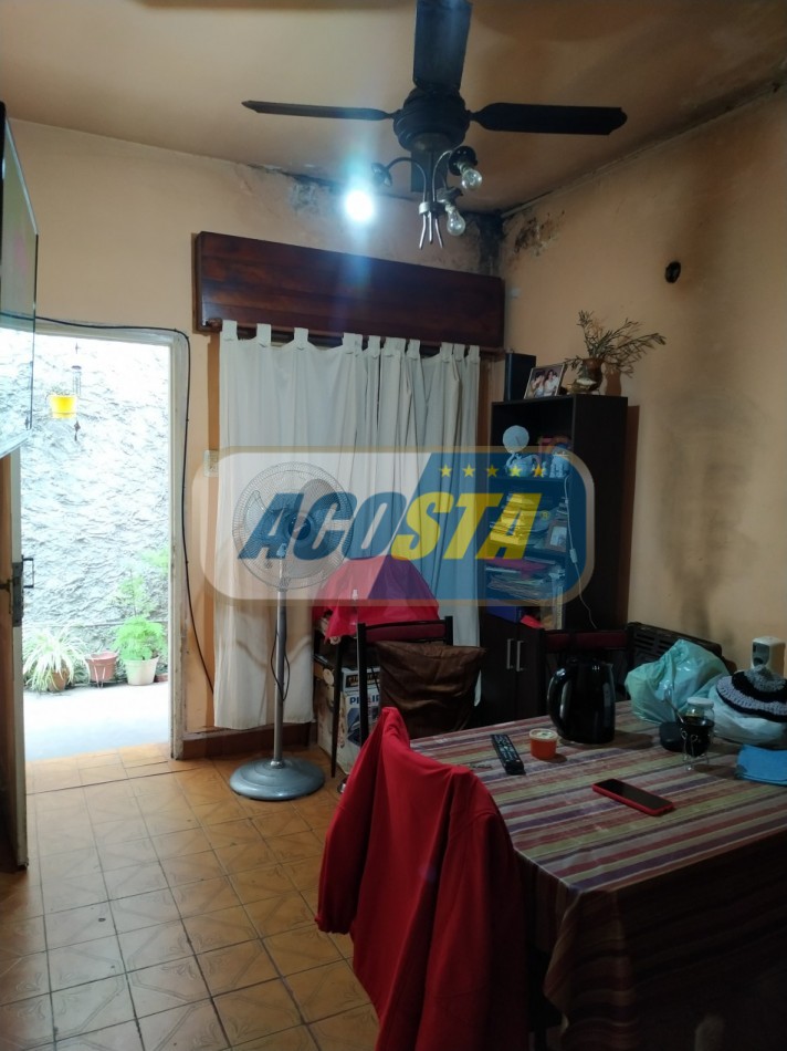 PH 3 AMBIENTES CON PATIO Y ESPACIO AEREO,  PARA REFORMAR, A MTS. AV. J. B. ALBERDI