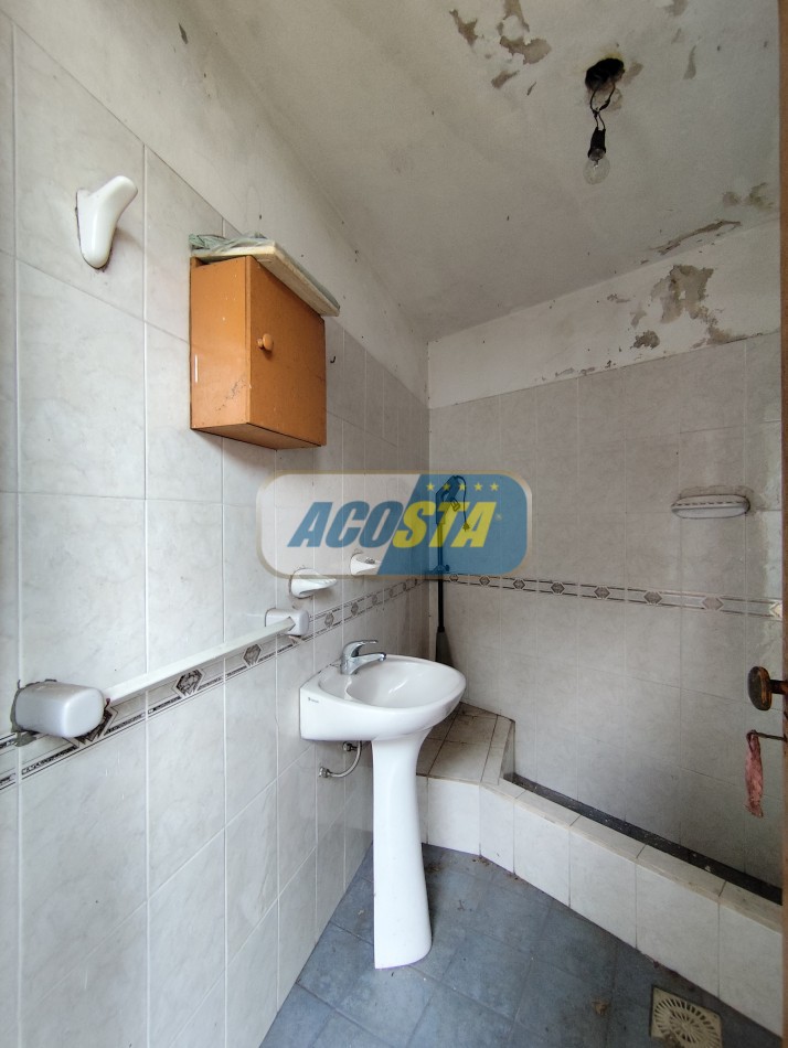 ALQUILER CASA 3 AMBIENTES CON GARAJE Y JARDIN