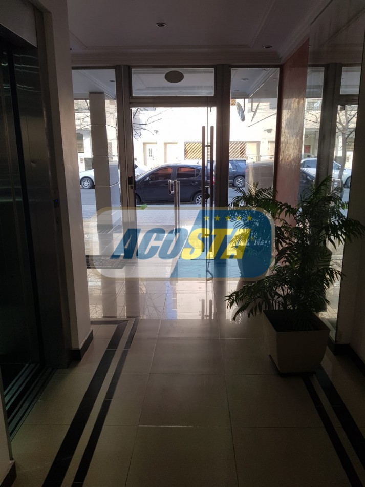 DEPARTAMENTO DE 2 AMB CON BALCON AL C/FTE A MTS. DE PLAZA LOS ANDES