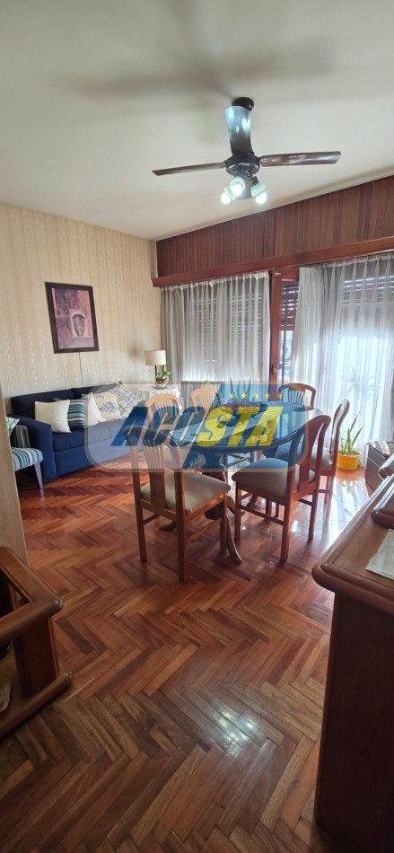 DEPARTAMENTO DE 3 AMB. AL FRENTE CON BALCON