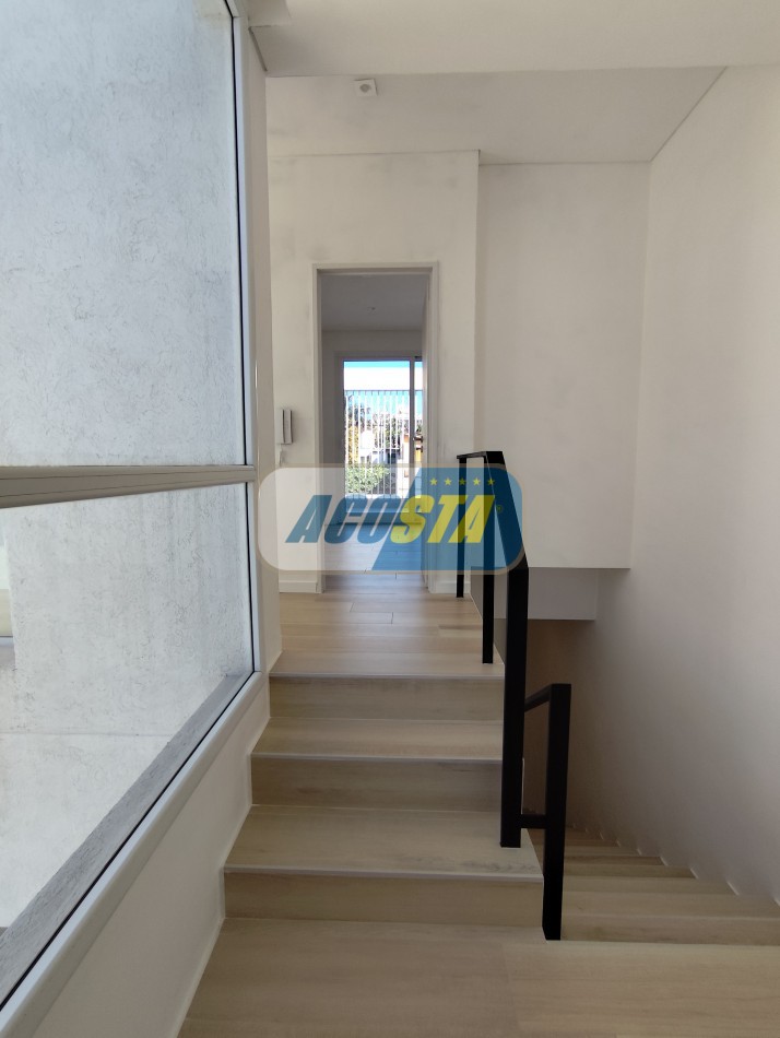 CASA 5 AMBIENTES A ESTRENAR CON JARDIN Y PISCINA, BARRIO NAON, UNICA!!