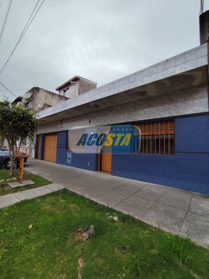 ALQUILER CASA 3 AMBIENTES CON GARAJE Y JARDIN
