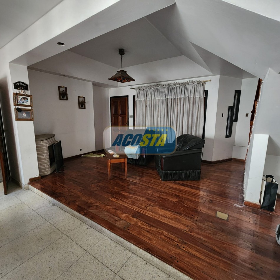 CASA 4 AMBIENTES CON PATIO, GARAGE Y TERRAZA CON PARRILLA