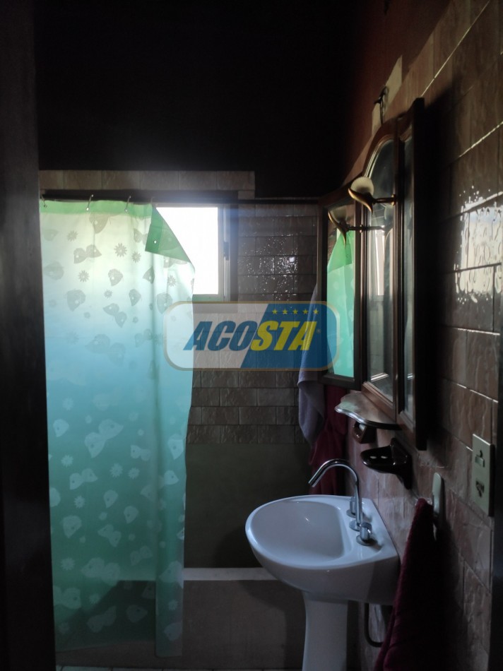 CASA DE 3 AMBIENTES CON FONDO LIBRE Y PILETA