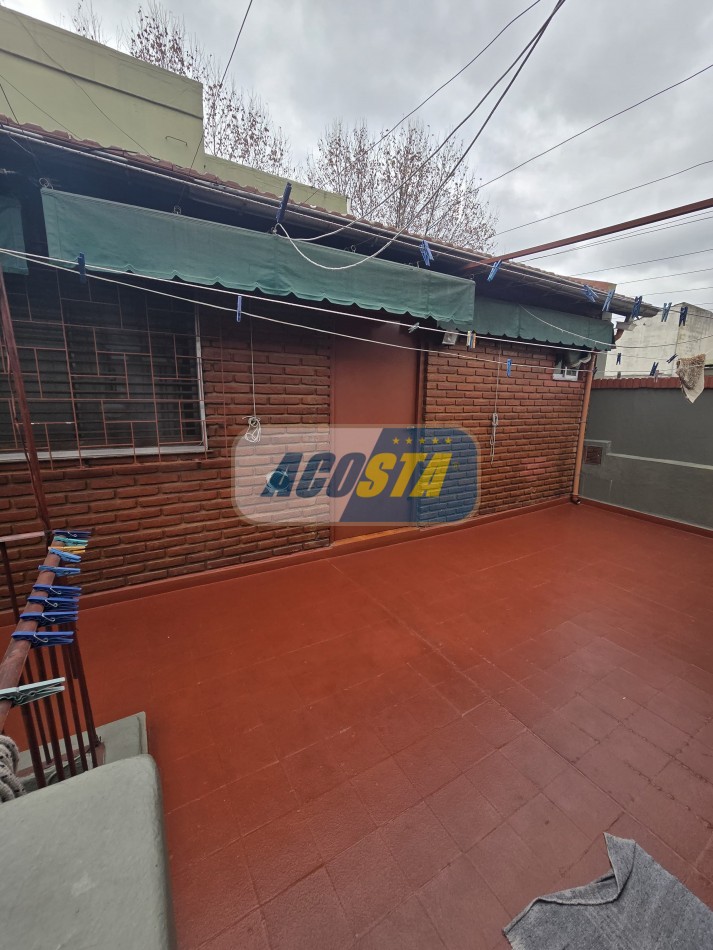 PH de 5 ambientes al frente con entrada independiente + taller/deposito 
