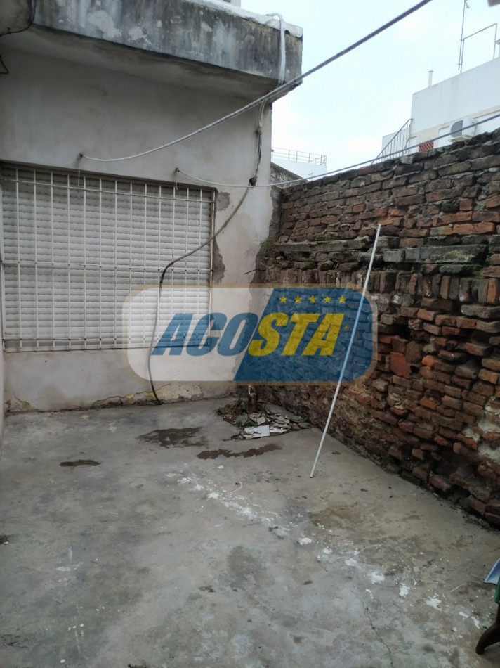 PH 3 AMBIENTES CON PATIO Y ESPACIO AEREO,  PARA REFORMAR, A MTS. AV. J. B. ALBERDI