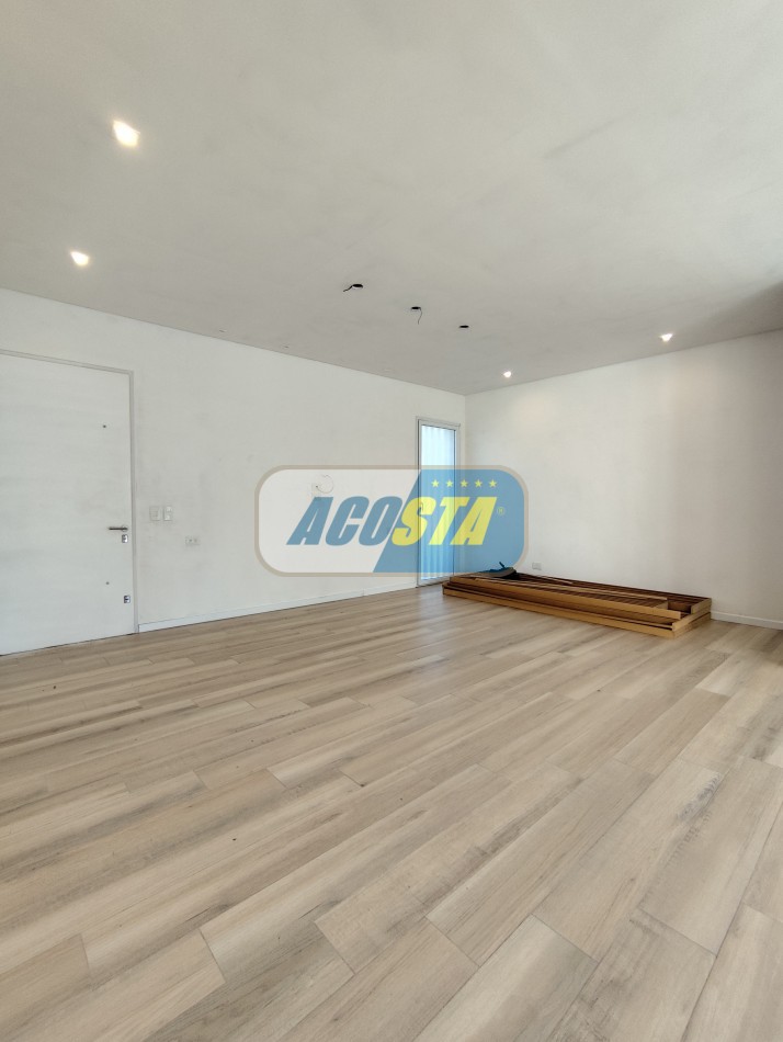 CASA 5 AMBIENTES A ESTRENAR CON JARDIN Y PISCINA, BARRIO NAON, UNICA!!
