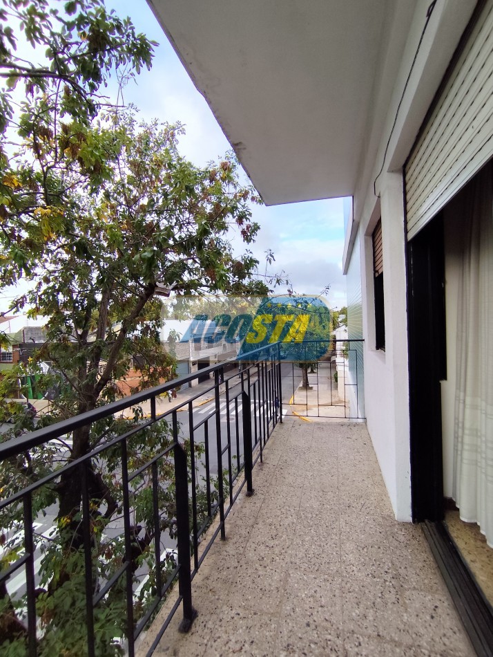 ALQUILER DTO. 3 AMBIENTES, POR ESCALERA , CON BALCON AL FRENTE