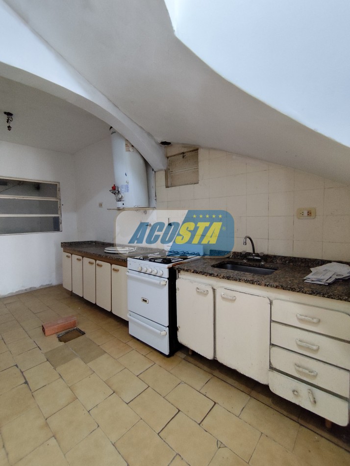 TIPO CASA DE 3 AMBIENTES PLANTA BAJA AL FRENTE