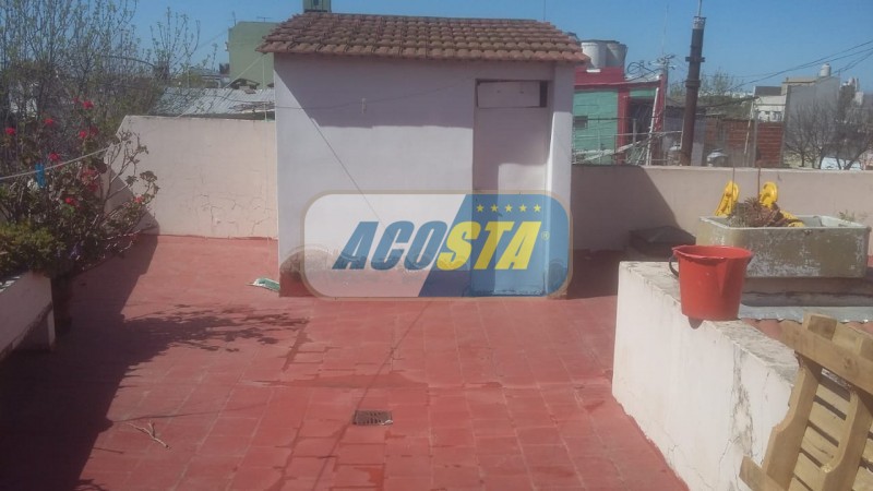 GALPON CON VIVIENDA DE 3 AMBIENTES CON SALIDA A DOS CALLES