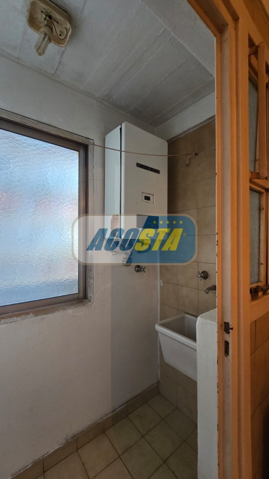 DEPARTAMENTO DE 3 AMBIENTES CON BALCON Y COCHERA