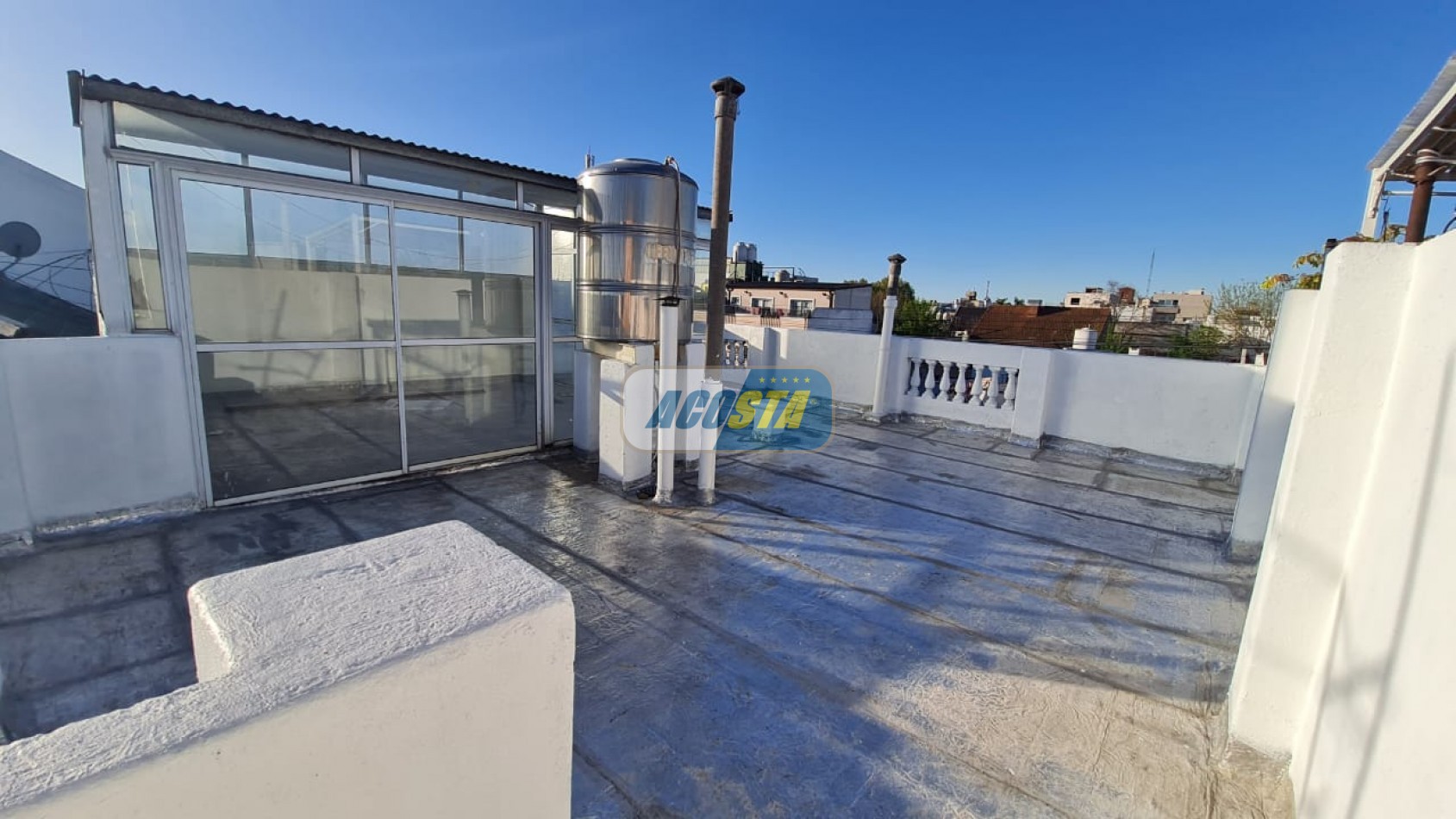 PH 3 AMBIENTES AL FRENTE CON TERRAZA Y QUINCHO, BARRIO NAON