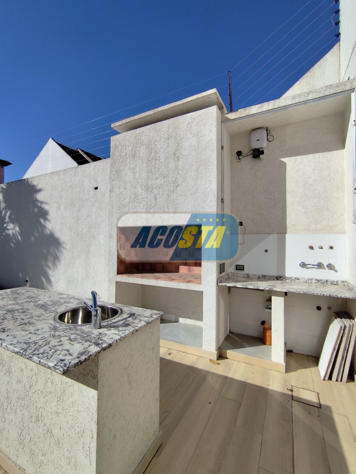 CASA 5 AMBIENTES A ESTRENAR CON JARDIN Y PISCINA, BARRIO NAON, UNICA!!