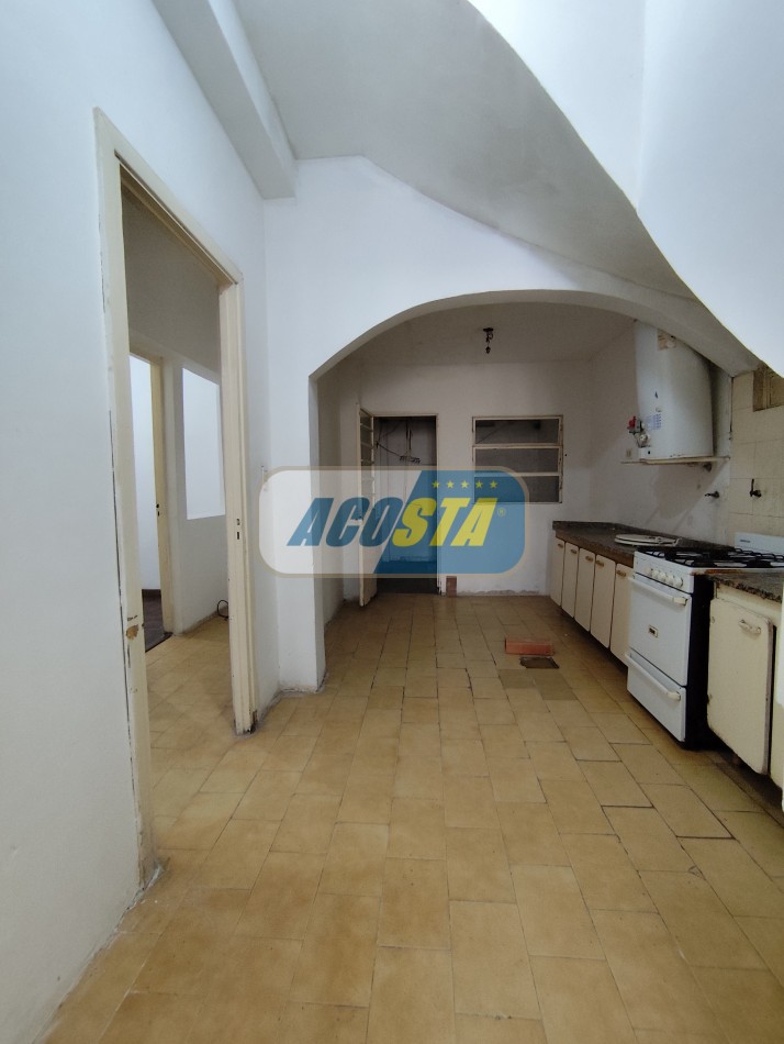 TIPO CASA DE 3 AMBIENTES PLANTA BAJA AL FRENTE
