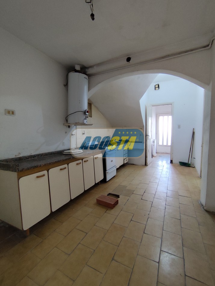 TIPO CASA DE 3 AMBIENTES PLANTA BAJA AL FRENTE
