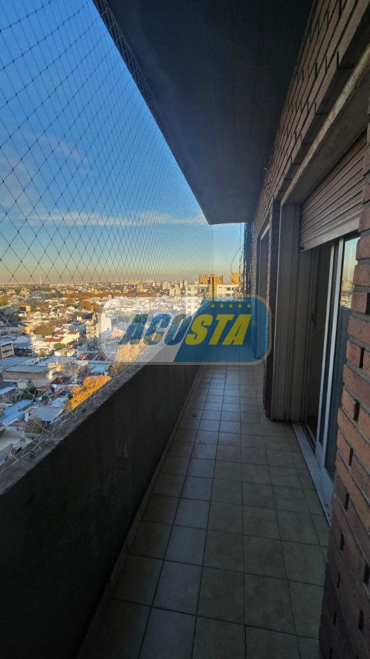 DEPARTAMENTO DE 3 AMBIENTES CON BALCON Y COCHERA