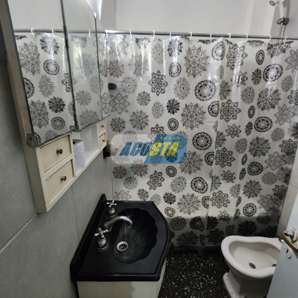 DEPARTAMENTO 4 AMBIENTES, AL FRENTE CON BALCON