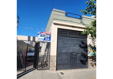PH DE 3 AMBIENTES CON DOS PATIOS Y ENTRADA DE AUTO