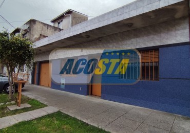 ALQUILER CASA 3 AMBIENTES CON GARAJE Y JARDIN