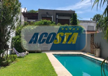 EXCELENTE CASA DE 5 AMBIENTES CON FONDO Y PISCINA 